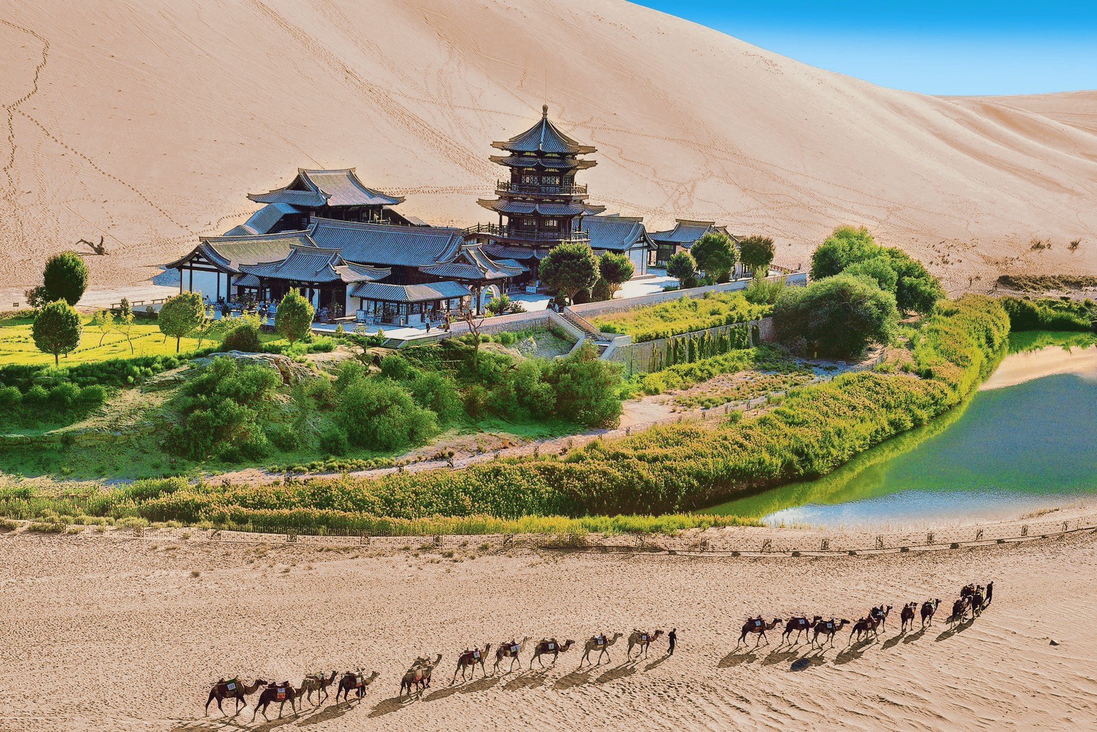 鳴沙山月牙泉