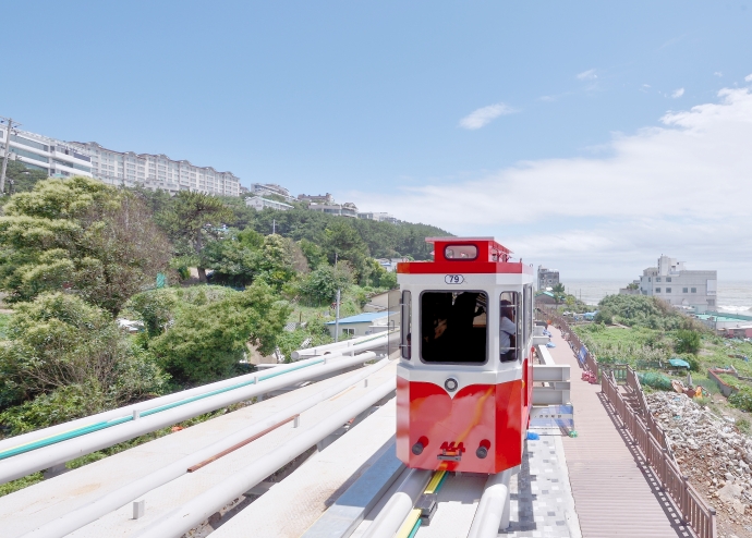 BLUE LINE PARK 天空膠囊列車